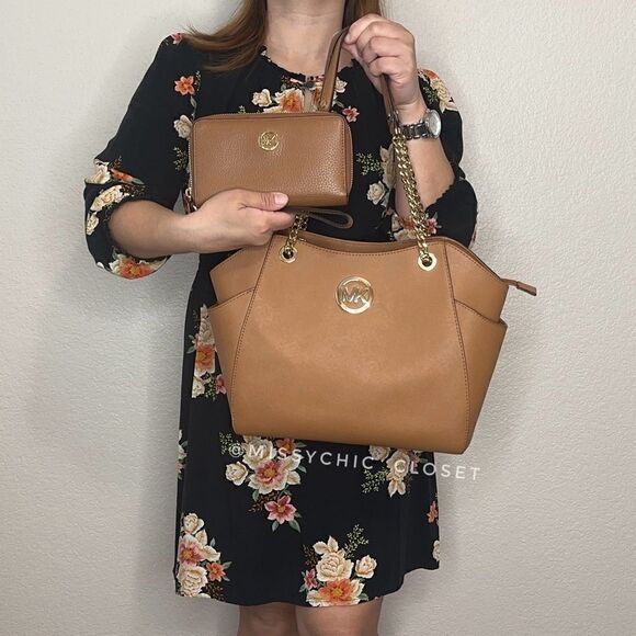 Michael Kors Jet Set Saffiano Leather Shoulder Bag with Wallet - Picture 2 of 14